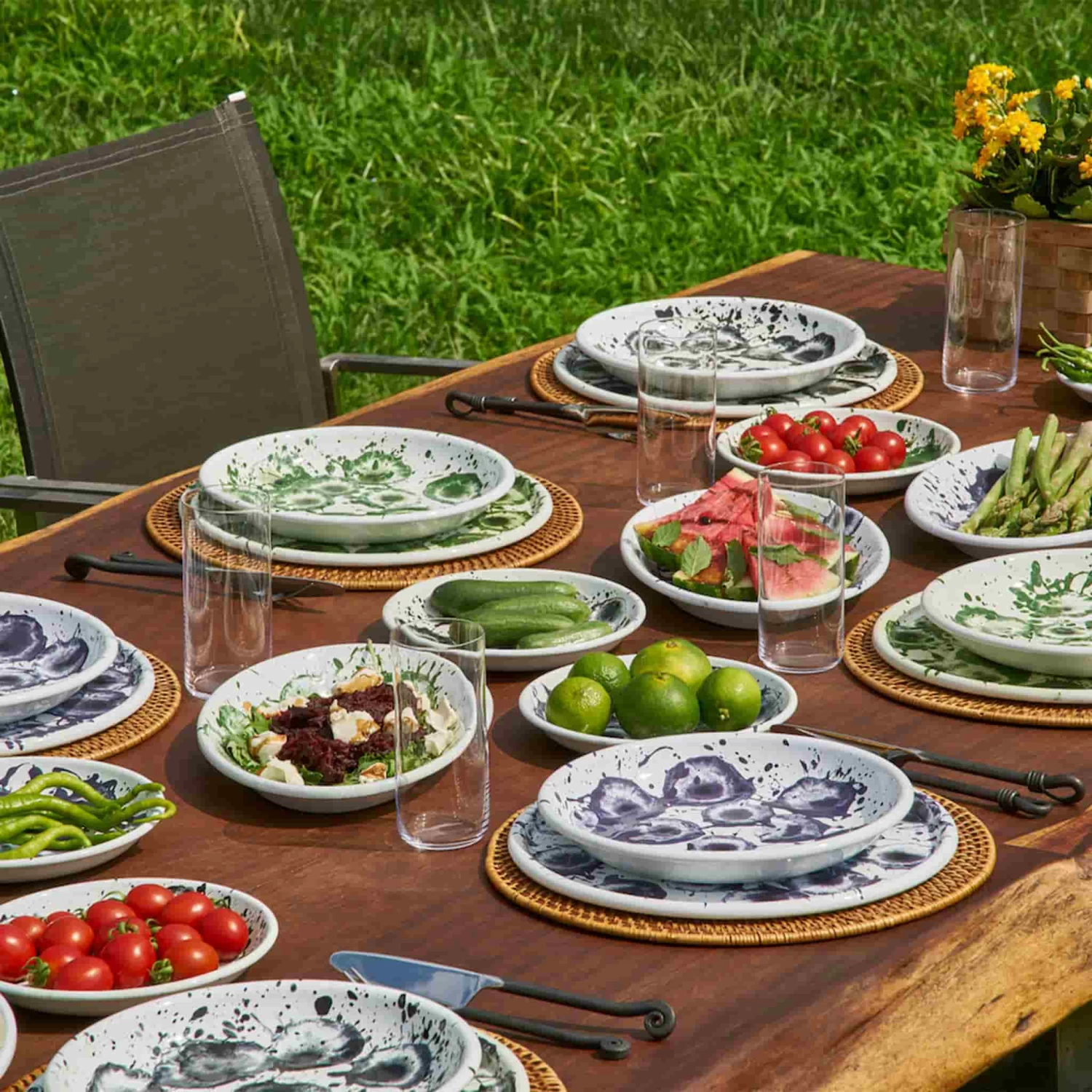 Splatter Madness Enamel Oval Serving Plate, Purple, 31cm 3 Splatter Madness Enamel Oval Serving Plate, Purple, 31cm - Image 3